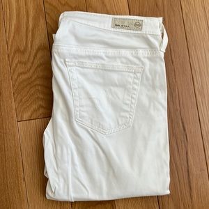 White AG “the Stilt” cigarette jeans. Size 28.